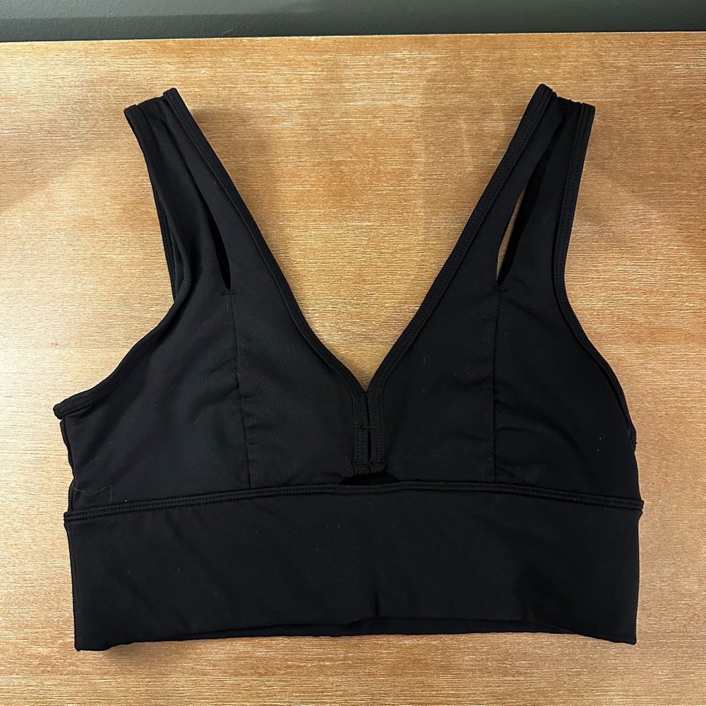 ALo Yoga United Long Bra – Keyhole Black Sports Bra